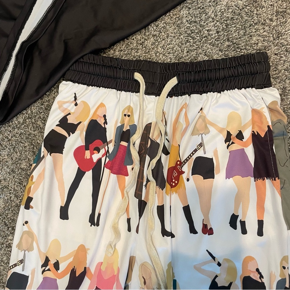 Taylor’s Version PJ Set Black Long Sleeve Graphic Top & Printed Pants Women’s M - Picture 5 of 9